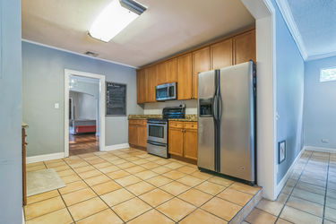 17_1012_W_New_Hampshire_St_Orlando_FL_32804_USA-Kitchen-IMG_6590