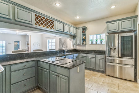 17_2604_Marble_Ave_Orlando_FL_32803_USA-Kitchen-DSC01878