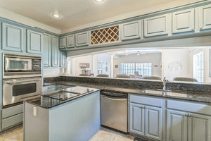 18_2604_Marble_Ave_Orlando_FL_32803_USA-Kitchen-DSC01880