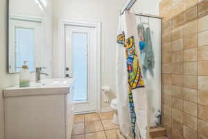 23_1012_W_New_Hampshire_St_Orlando_FL_32804_USA-Bathroom-IMG_6575