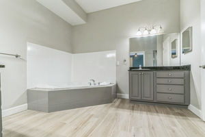 25_2604_Marble_Ave_Orlando_FL_32803_USA-Bathroom-DSC01900