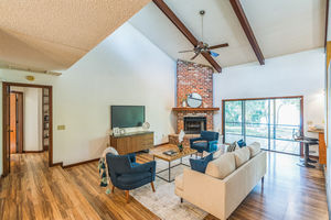 4834_Hall_Rd_Orlando_FL_32817_USA-Living_room-A7403835