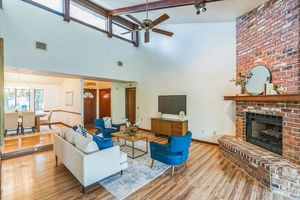 4834_Hall_Rd_Orlando_FL_32817_USA-Living_room-A7403866
