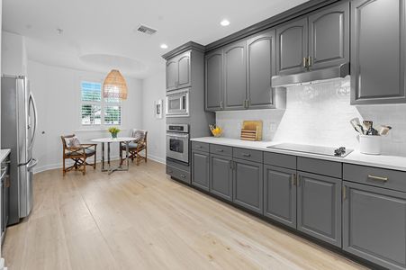 36_8749_The_Esplanade_11_Orlando_FL_32836_USA-Kitchen-DSC00590