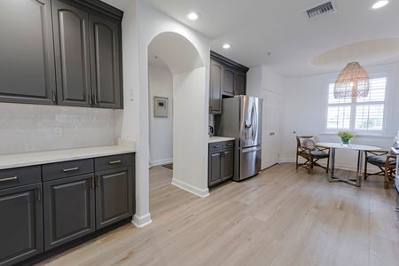 38_8749_The_Esplanade_11_Orlando_FL_32836_USA-Kitchen-DSC00599-HDR_1