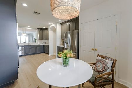 41_8749_The_Esplanade_11_Orlando_FL_32836_USA-Dining_room-DSC00608-HDR_1