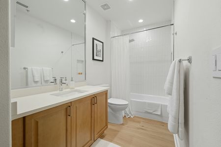 44_8749_The_Esplanade_11_Orlando_FL_32836_USA-Bathroom-DSC00563