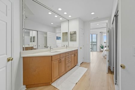 46_8749_The_Esplanade_11_Orlando_FL_32836_USA-Bathroom-DSC00746