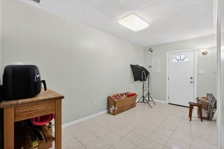 12_4536_Simmons_Rd_Orlando_FL_32812_USA-Foyer-IMG_0567_8_9