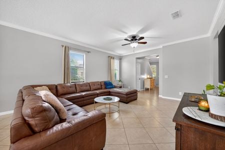 13_1973_Fishtail_Fern_Way_Ocoee_FL_34761_USA-Living_room-DSC_9756