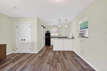 25_4536_Simmons_Rd_Orlando_FL_32812_USA-Kitchen-IMG_0606_7_8