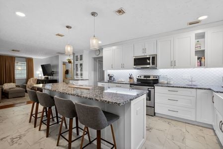 28_4536_Simmons_Rd_Orlando_FL_32812_USA-Kitchen-IMG_0531_2_3