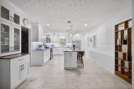 29_4536_Simmons_Rd_Orlando_FL_32812_USA-Kitchen-IMG_0519_20_21