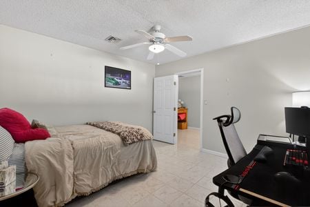 37_4536_Simmons_Rd_Orlando_FL_32812_USA-Bedroom-IMG_0576_7_8