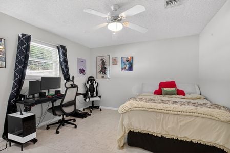 43_4536_Simmons_Rd_Orlando_FL_32812_USA-Bedroom-IMG_0570_1_2
