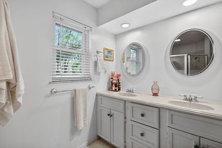 48_4536_Simmons_Rd_Orlando_FL_32812_USA-Bathroom-IMG_0501_2_3