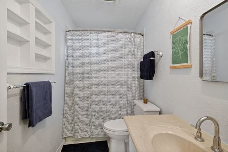 49_4536_Simmons_Rd_Orlando_FL_32812_USA-Bathroom-IMG_0546_7_8