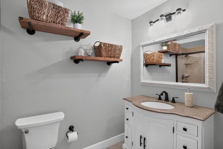 28_520_Astria_St-Bathroom-8540