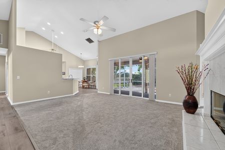 08_804_Rosemist_Ct-Living_room-0021