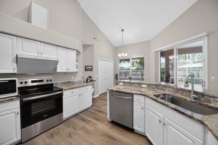10_804_Rosemist_Ct-Kitchen-0049