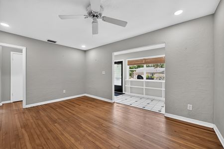 13_2732_Newark_Way-Living_room-0425