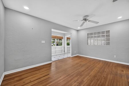 14_2732_Newark_Way-Living_room-0428