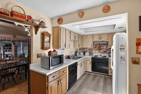 15_2651_Sample_St-Kitchen-0039
