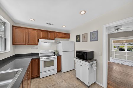 16_2732_Newark_Way-Kitchen-0445
