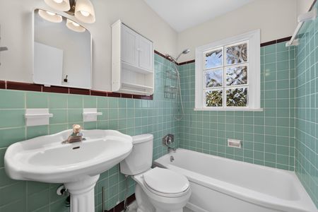 24_2732_Newark_Way-Bathroom-0481