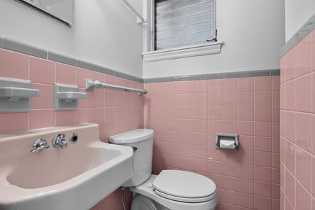 25_2732_Newark_Way-Bathroom-0467