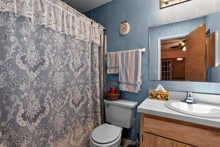 28_2651_Sample_St-Bathroom-72-1
