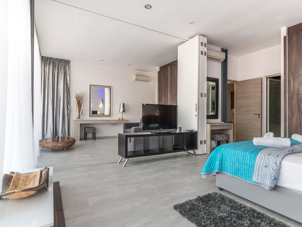 Realtor services team by KNHome Group discussing property options in Annapolis, MD.