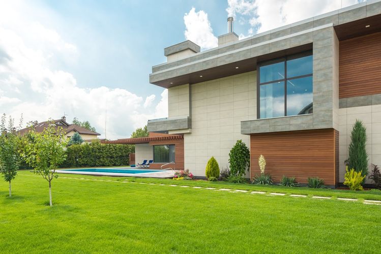 Experienced Realtor in Aberdeen, MD helping clients with real estate transactions