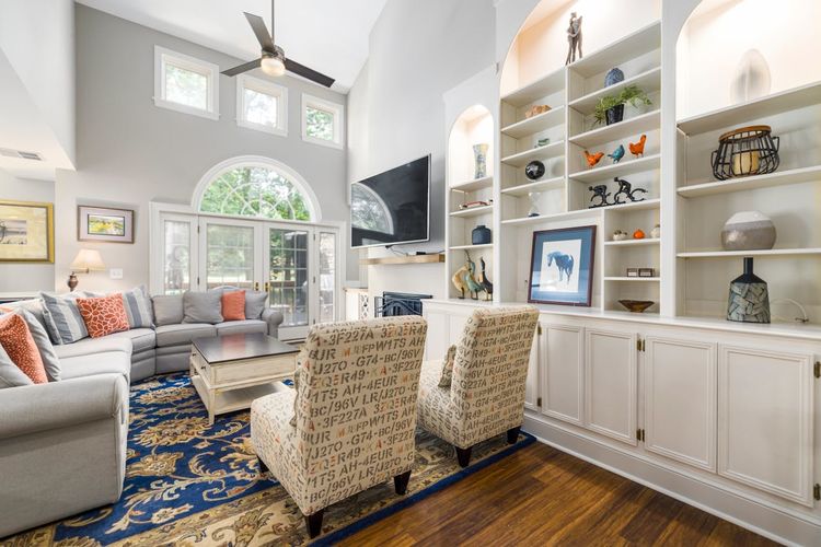 Realtor guiding homebuyers in White Marsh, MD