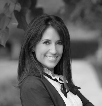 Headshot – Jenny Raze, 4-30-24 (1)