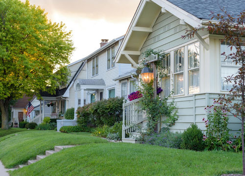 row-of-charming-homes-in-a-small-town