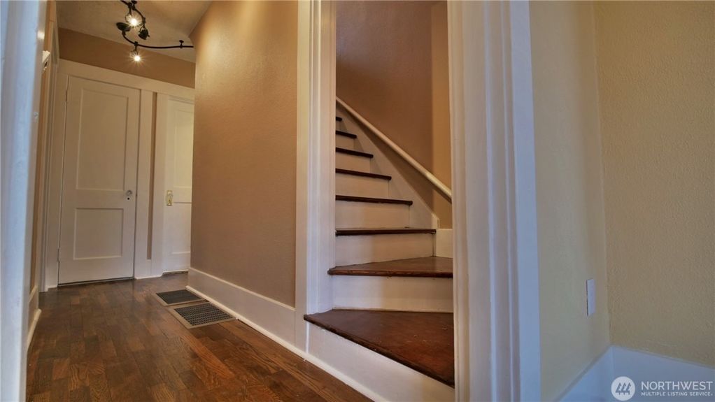 61521D4E-74C1-46A2-99A6-102930B1C56F