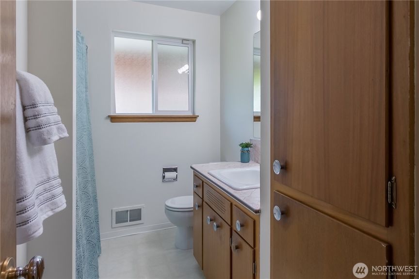 84C4A4DA-EB82-4A85-852B-2F252C0035DE