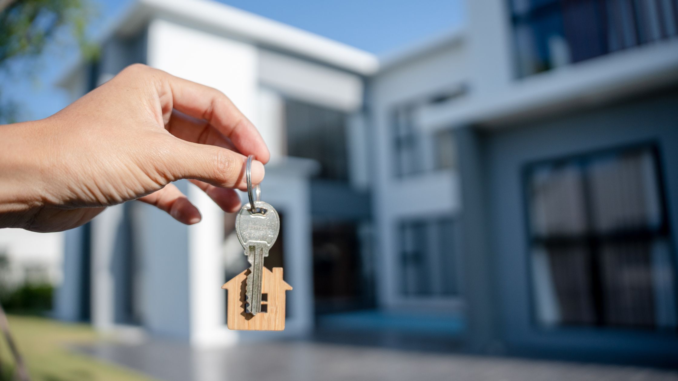 craft a winning offer without overpaying.