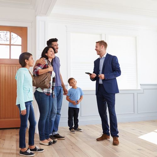 How Do Showings Work and How Much Notice Will I Get in Round Lake?