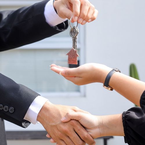 Why Working With a Local Chicago Suburbs Realtor Matters