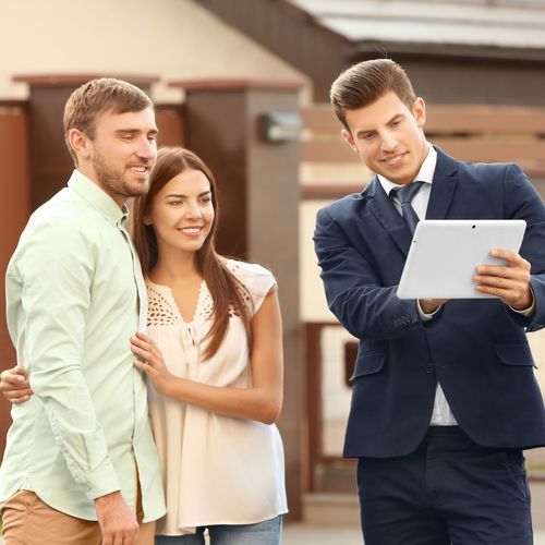 Realtor vs Real Estate Agent in the Chicago Suburbs: What’s the Difference?