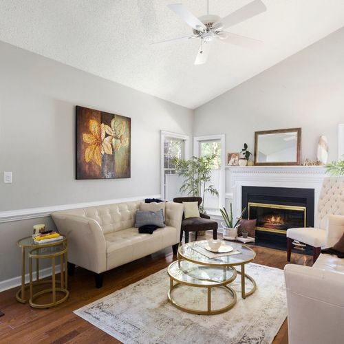 Should I Accept an Offer With a Home Sale Contingency in Round Lake?