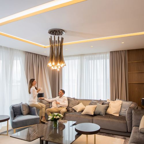 Navigating the Contingency: A Guide to Selling Your Luxury Home While Finding a New One