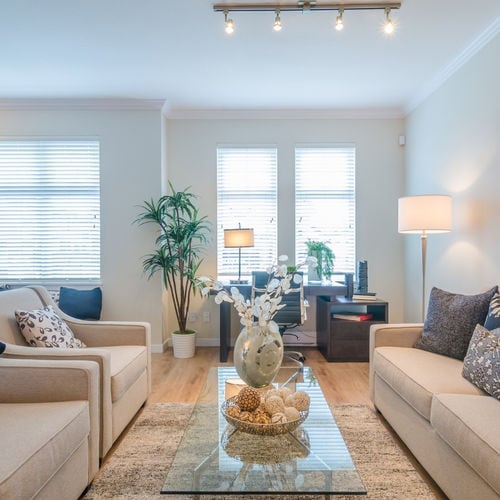 Affordable vs Luxury Neighborhoods in Lake Zurich: Full Breakdown