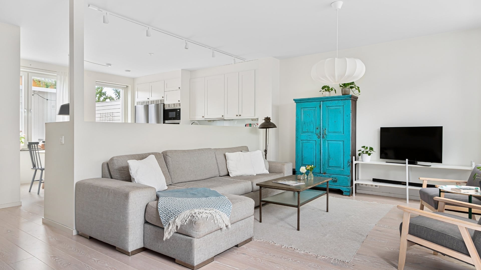 Hunters Creek Lake Zurich: Luxury Living Explained