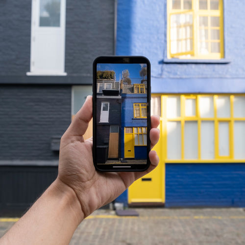 Your Home’s Digital Curb Appeal: Designing Listings for Phone Screens, Not Open Houses