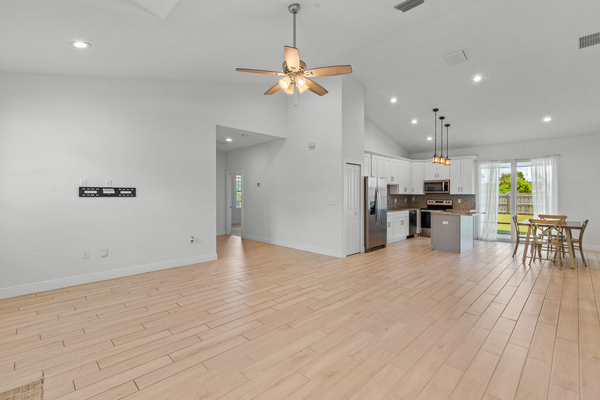 275 SW Elderberyy Drive-17
