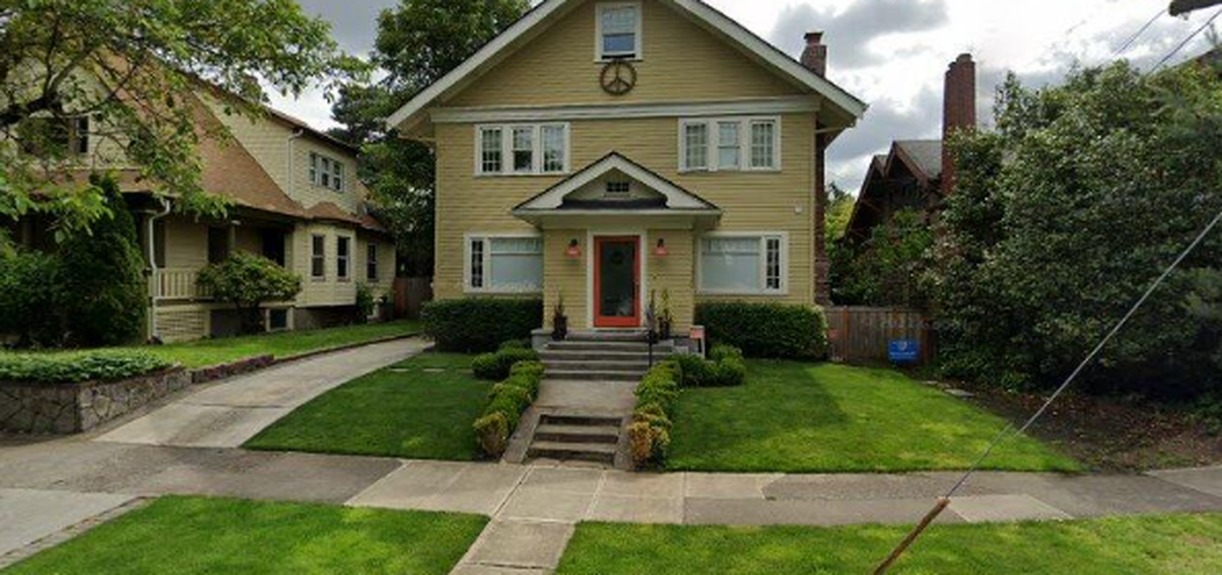2204 NE 43rd