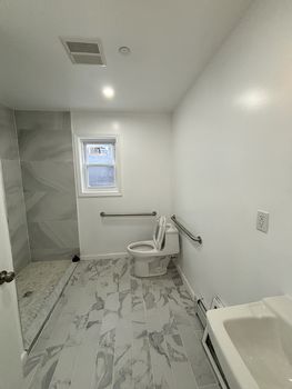 1st FL bathroom (1)
